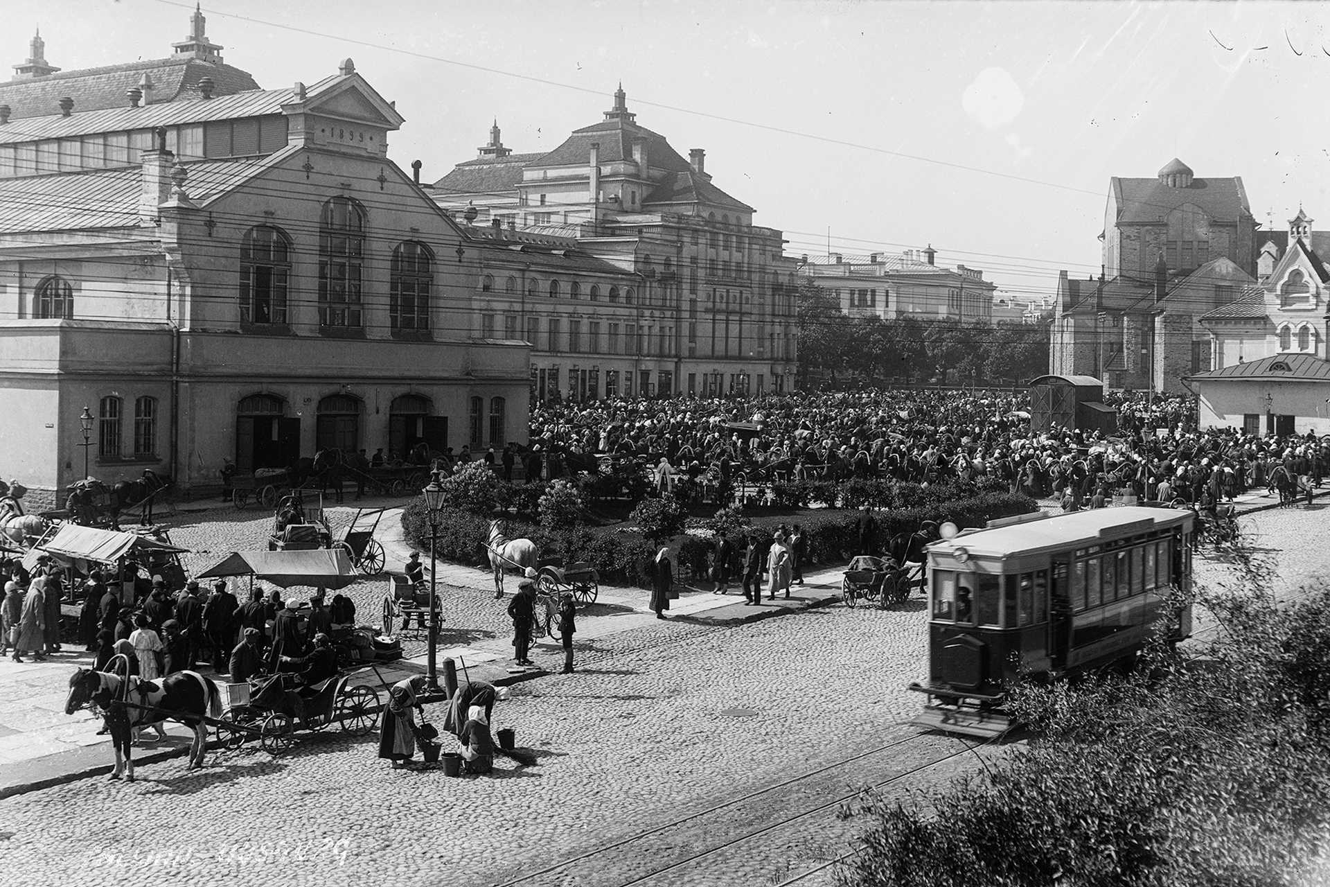 Фотографии Нового рынка из архивов Эстонского исторического музея и Таллиннского городского музея